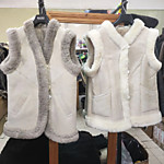 Жилеты с серым и светлым мехом (разные модели)